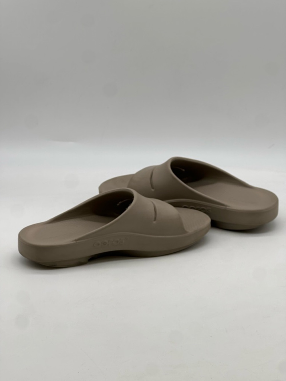 OOFOS Sandals. Size 9 - Picture 8 of 9